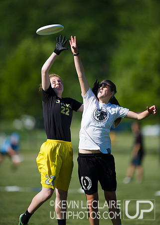 2014 USAU D-I College Champs Friday Round 1 Action