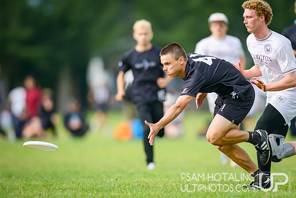 Pool play at USAU D-I College Championships