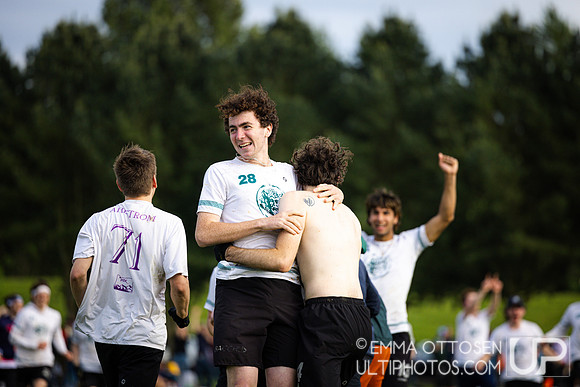 Sunday full coverage from USAU D-IIII College Championships: Semi-Finals