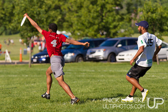 2014 USAU D-I College Champs Saturday Action
