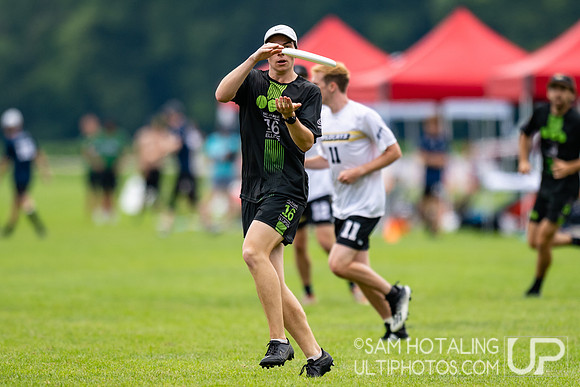 Melbourne Ellipsis vs Wildcats in pool play at World Ultimate Club Championships