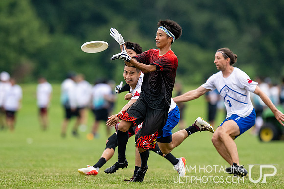 GOAT vs Nomadic Tribe in pool play at World Ultimate Club Championships