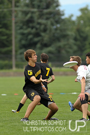 2012 USAU D-I College Championships Friday Round 2 Action