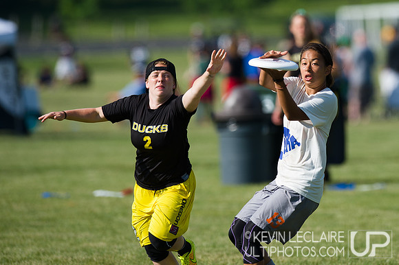 2014 USAU D-I College Champs Sunday Qtrs Action