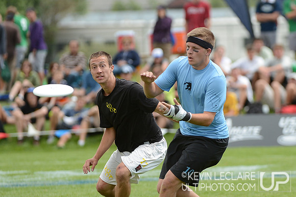 2012 USAU D-I College Championships Sunday Action