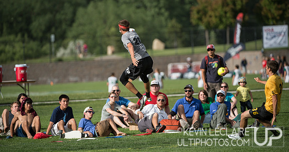 2012 USAU D-I College Championships Saturday Action
