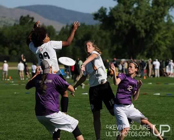 2012 USAU D-I College Championships Sunday Action