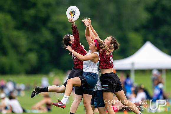 Box Vienna Ultimate vs Chicago Nemesis in pool play at World Ultimate Club Championships