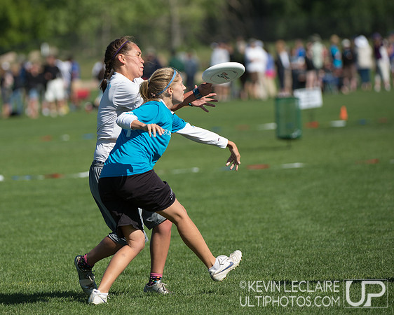 2012 USAU D-I College Championships Sunday Action
