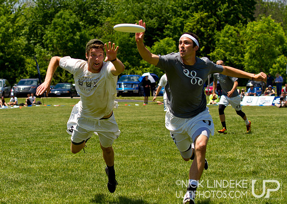 2014 USAU D-I College Champs Saturday Action