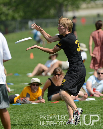 2012 USAU D-I College Championships Saturday Action