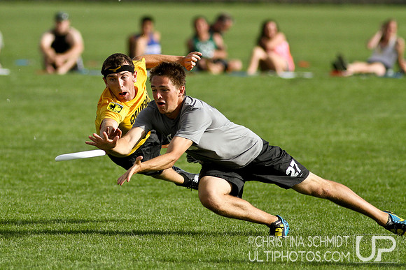2012 USAU D-I College Championships Saturday Pre-Qtrs Action
