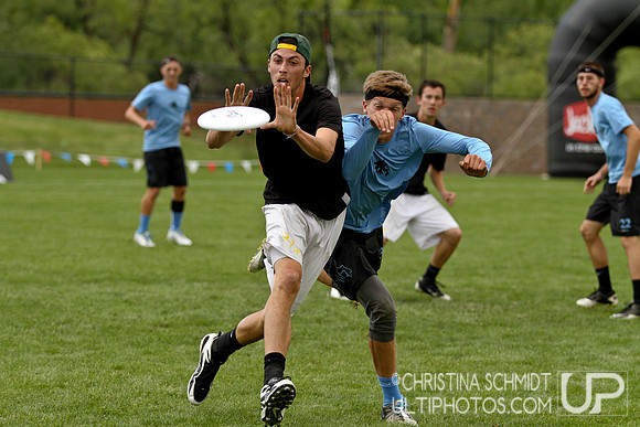 2012 USAU D-I College Championships Sunday Action