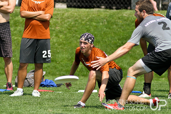 2012 USAU D-I College Championships Saturday Round 4 Action