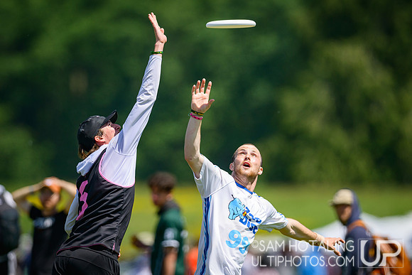 Highlights: pool play at USAU D-I College Championships
