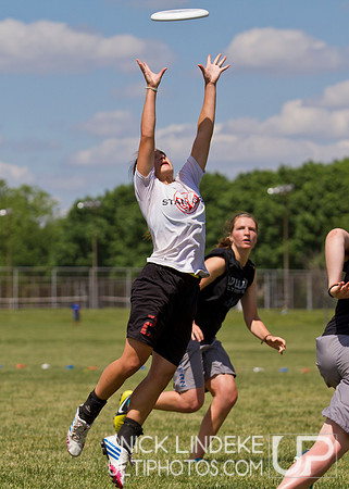 2014 USAU D-I College Champs Saturday Action