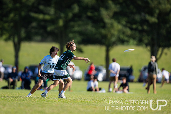 Saturday full coverage from USAU D-I College Championships, Western Washington vs Massachusetts