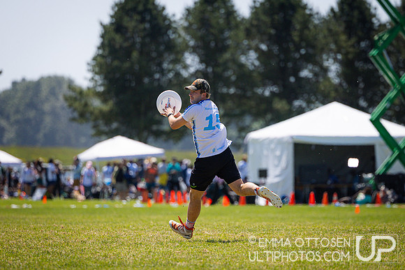 Saturday full coverage from USAU D-I College Championships, Massachusetts vs Texas
