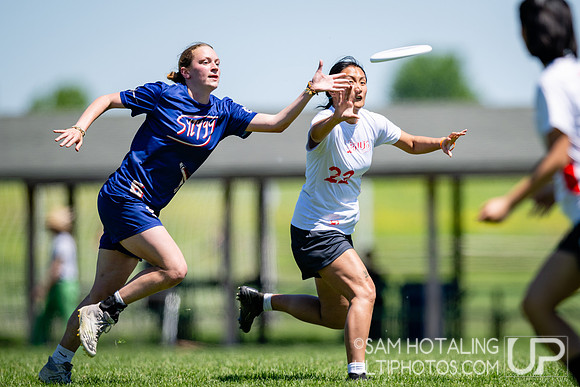 Women’s pool play at USAU DI College Championships