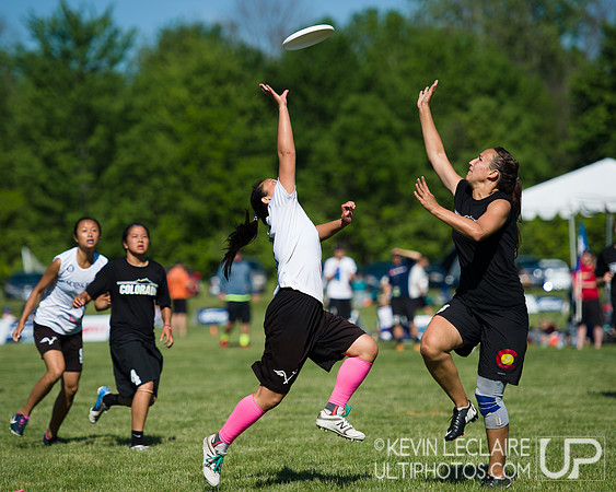 2014 USAU D-I College Champs Saturday Round 1 Action