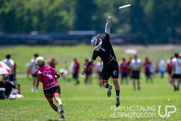 TOKYO Mavericks vs Revolution in quarterfinals at World Ultimate Club Championships