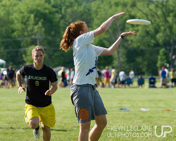 2014 USAU D-I College Champs Sunday Qtrs Action