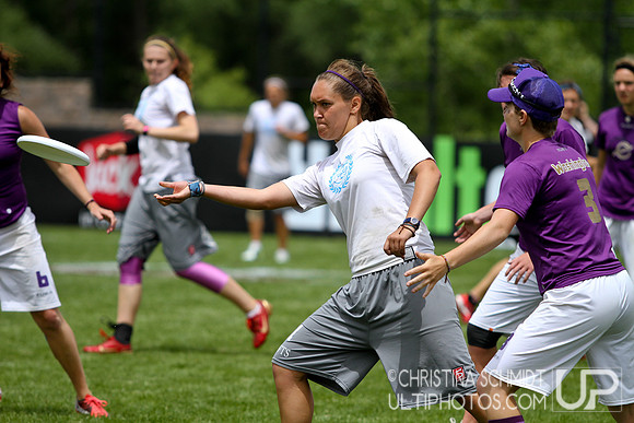 2012 USAU D-I College Championships Sunday Semis Action