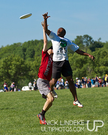 2014 USAU D-I College Champs Saturday Action