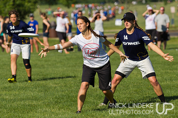 2014 USAU D-I College Champs Saturday Action