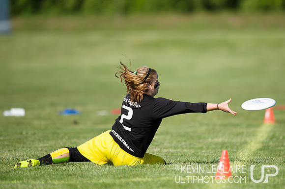 2014 USAU D-I College Champs Friday Round 1 Action