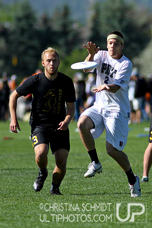 2012 USAU D-I College Championships Sunday Qtrs Action