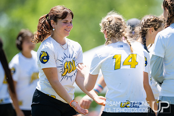 Women’s pool play at USAU DI College Championships