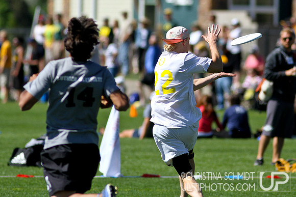 2012 USAU D-I College Championships Sunday Qtrs Action