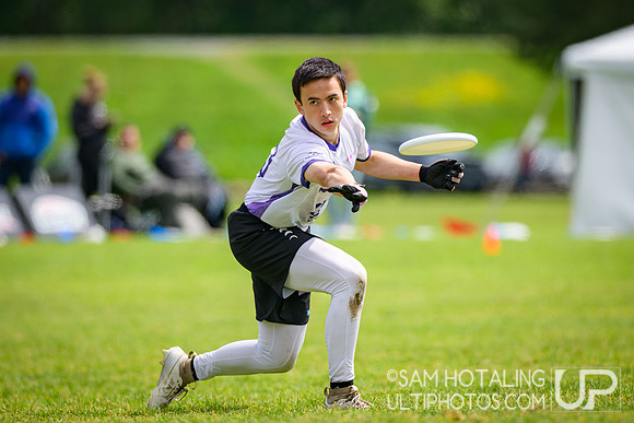 Bowdoin Clown vs Carleton College CHOP in quarterfinals at USAU D-III College Championships