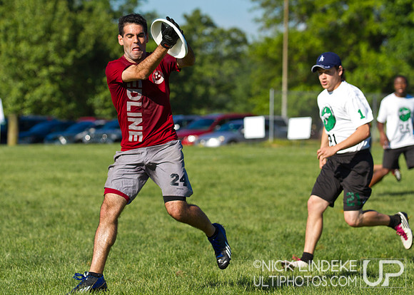 2014 USAU D-I College Champs Saturday Action