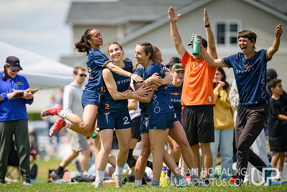 Stanford Superfly vs Carleton College-Syzygy in quarterfinals at USAU D-I College Championships