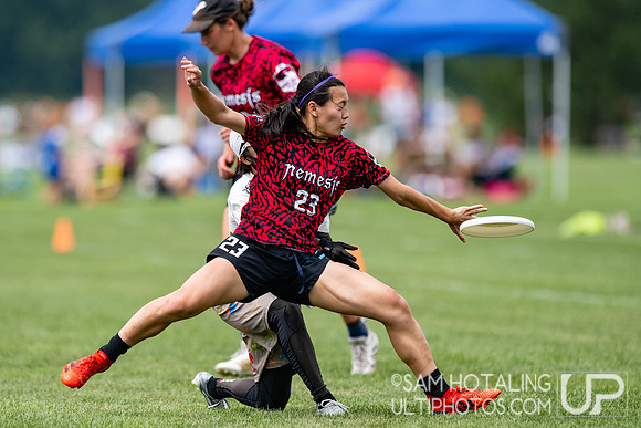 Chicago Nemesis vs Swampybarg in pool play at World Ultimate Club Championships