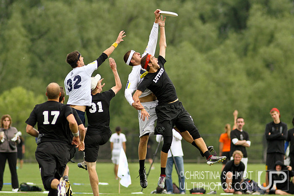 2012 USAU D-I College Championships Friday Round 1 Action