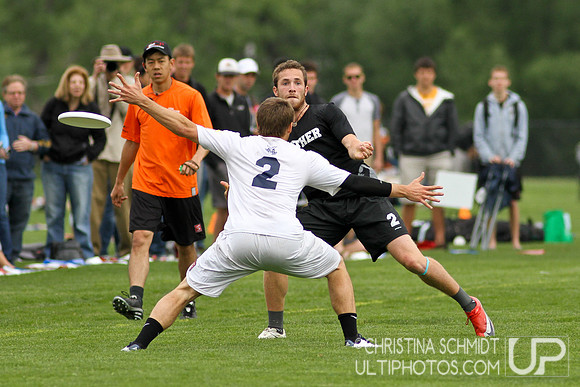2012 USAU D-I College Championships Friday Round 1 Action