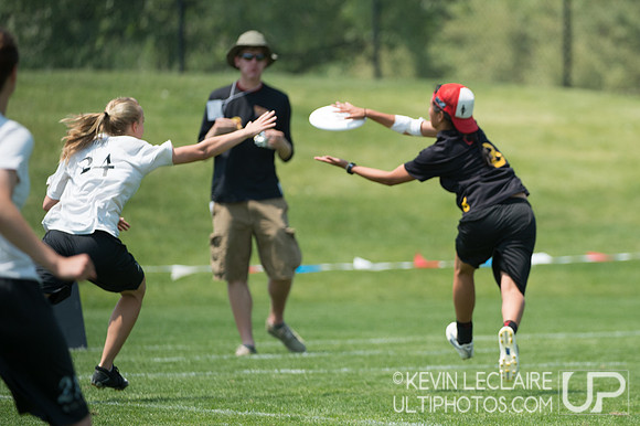 2012 USAU D-I College Championships Saturday Action