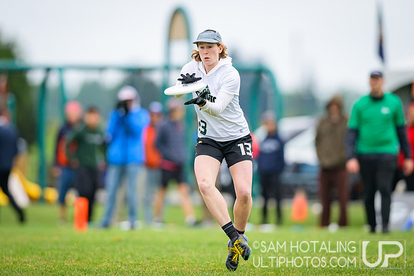 Haverford/Bryn Mawr Sneetches vs Wesleyan Vicious Circles in finals at USAU D-III College Championships