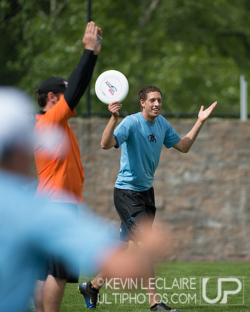 2012 USAU D-I College Championships Sunday Action