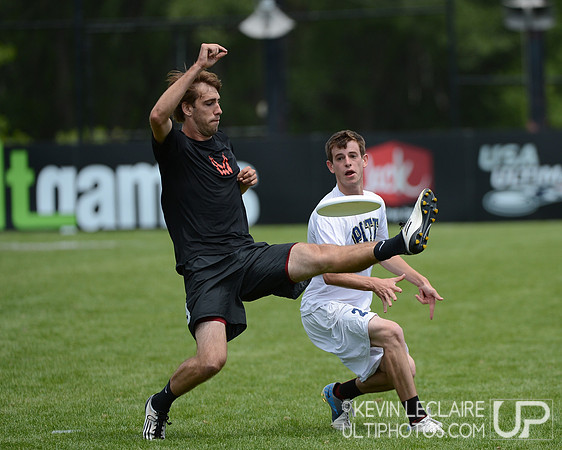 2012 USAU D-I College Championships Sunday Action