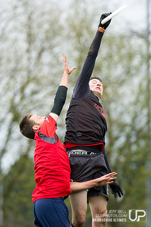 Preseason_scrimmage_20140406_172336_JBP00429