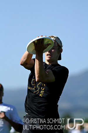 2012 USAU D-I College Championships Sunday Qtrs Action