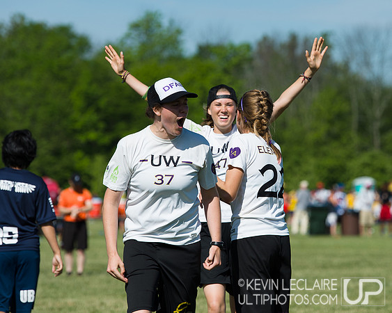 2014 USAU D-I College Champs Sunday Qtrs Action