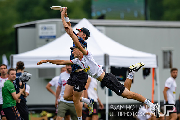 CUSB Open vs Mephisto in pool play at World Ultimate Club Championships