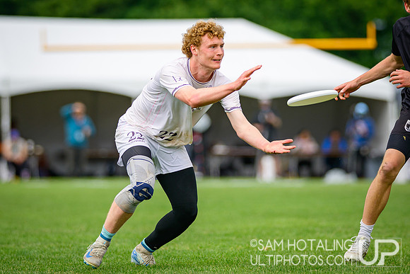 Colorado Mamabird vs Carleton College CUT in finals at USAU D-I College Championships