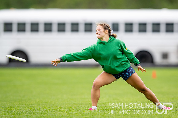 Pool play round IV at DiscNW Spring Reign
