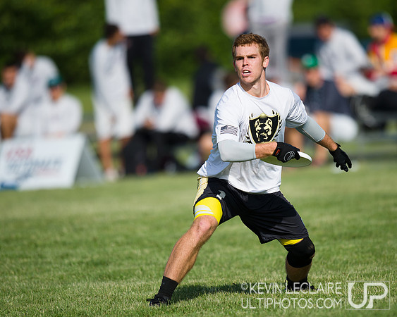 2014 USAU D-I College Champs Friday Round 1 Action